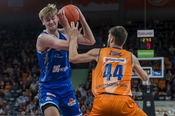 人中脱颖而 人中脱颖而