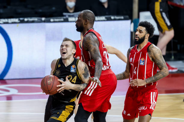 包括酒店业 包括酒店业